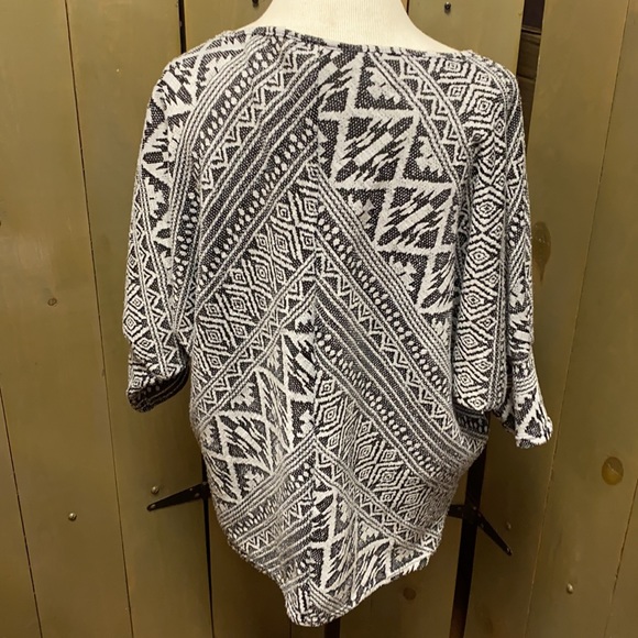 Stylish Sweater - Picture 6 of 7